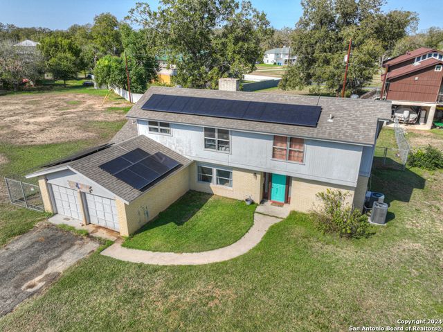 10 CHERRY HILL DR, Seguin, TX 78155