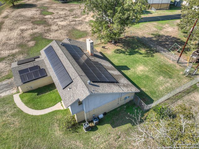 10 CHERRY HILL DR, Seguin, TX 78155