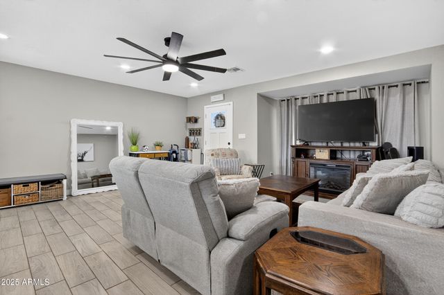 2341 W LAUREL Lane, Phoenix, AZ 85029
