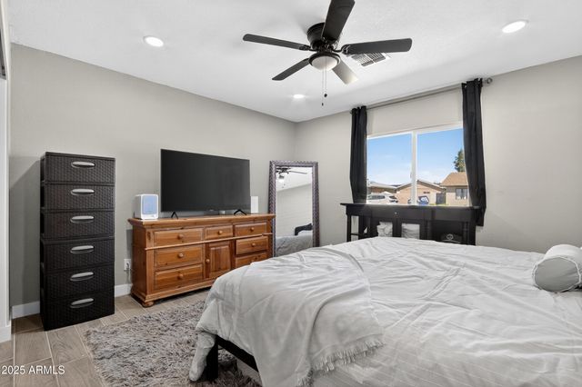 2341 W LAUREL Lane, Phoenix, AZ 85029
