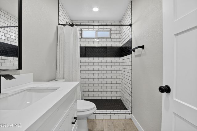 2341 W LAUREL Lane, Phoenix, AZ 85029