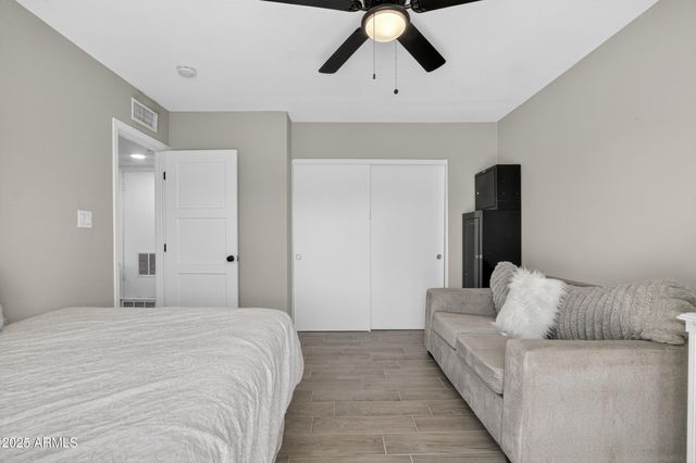 2341 W LAUREL Lane, Phoenix, AZ 85029