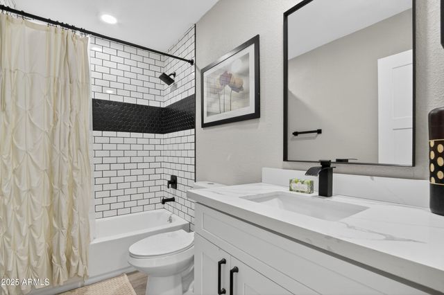 2341 W LAUREL Lane, Phoenix, AZ 85029
