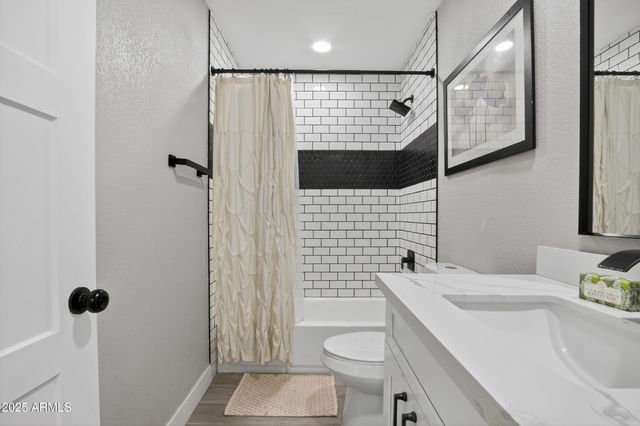 2341 W LAUREL Lane, Phoenix, AZ 85029