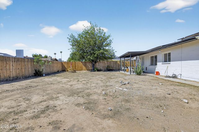 2341 W LAUREL Lane, Phoenix, AZ 85029