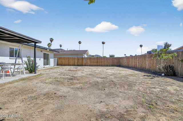 2341 W LAUREL Lane, Phoenix, AZ 85029