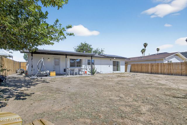2341 W LAUREL Lane, Phoenix, AZ 85029
