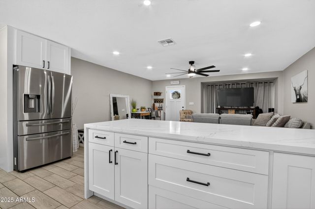 2341 W LAUREL Lane, Phoenix, AZ 85029