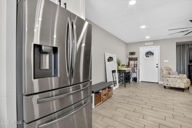 2341 W LAUREL Lane, Phoenix, AZ 85029
