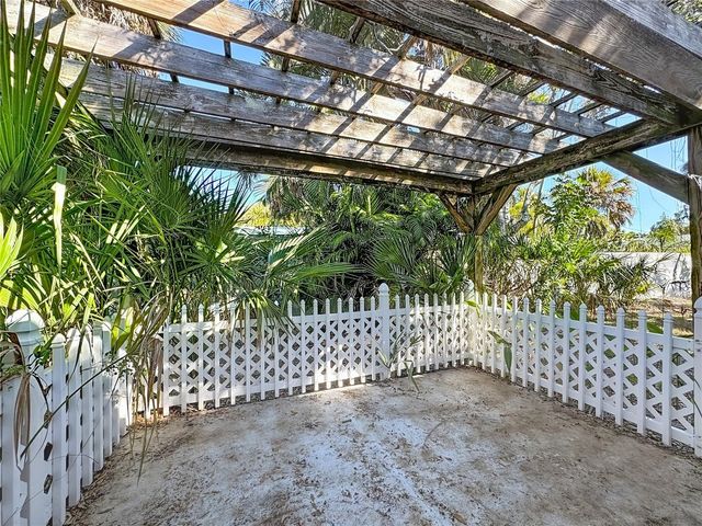 129 PIERSON LANE, Sarasota, FL 34242