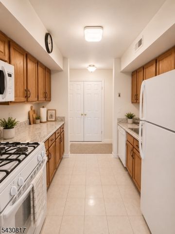 110 Keystone Ct 110A, Woodbridge Twp., NJ 07095
