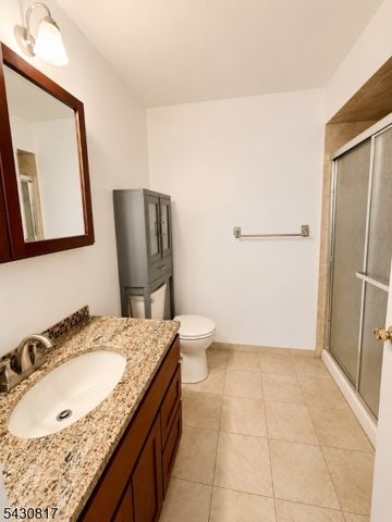 110 Keystone Ct 110A, Woodbridge Twp., NJ 07095