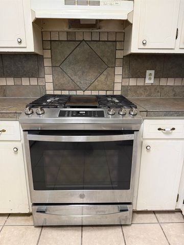 1406 E Twin Lakes Drive, Little Rock, AR 72205