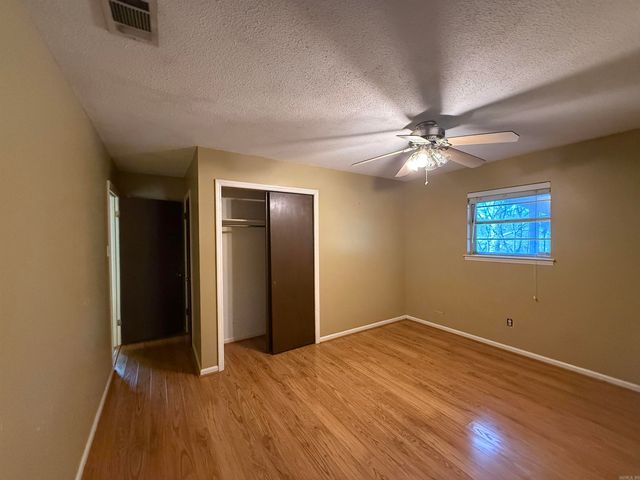 1406 E Twin Lakes Drive, Little Rock, AR 72205