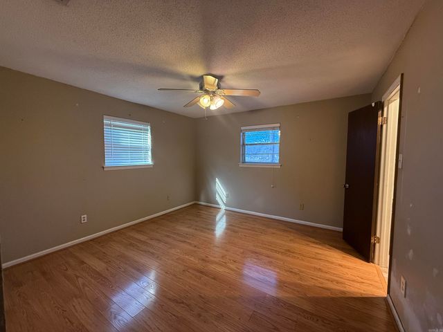 1406 E Twin Lakes Drive, Little Rock, AR 72205