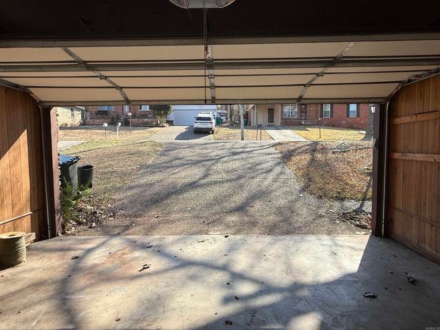 1406 E Twin Lakes Drive, Little Rock, AR 72205