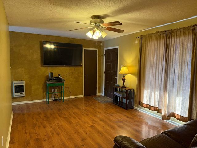 1406 E Twin Lakes Drive, Little Rock, AR 72205