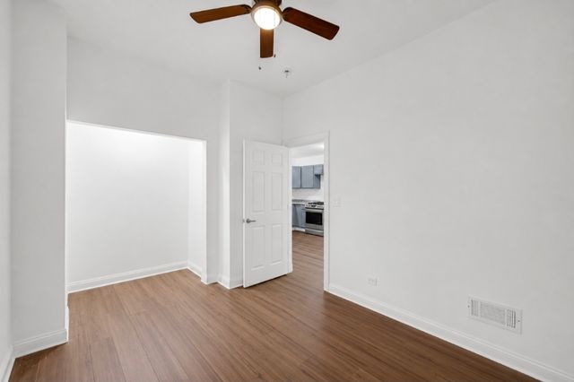 8008 S Muskegon Avenue, Chicago, IL 60617