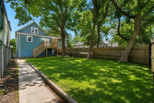8008 S Muskegon Avenue, Chicago, IL 60617