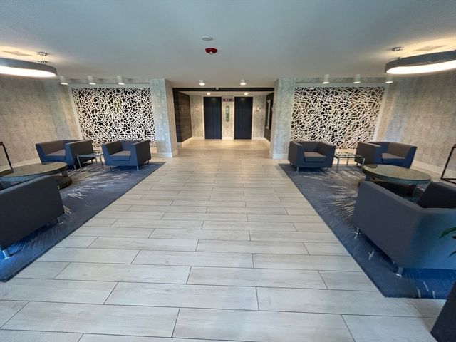 60 Babcock St 86, Brookline, MA 02446