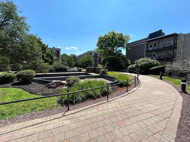 60 Babcock St 86, Brookline, MA 02446