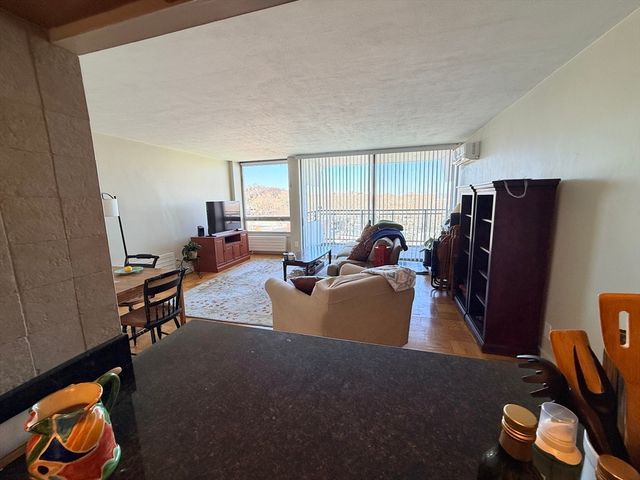 60 Babcock St 86, Brookline, MA 02446