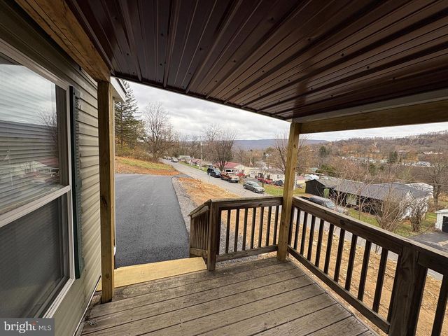 194 PARK VIEW AVE, Lewistown, PA 17044