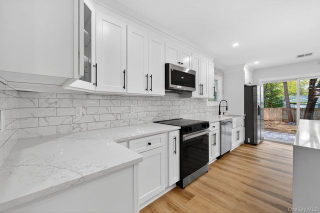 108 Avenue B, Holbrook, NY 11741