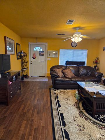 415 E 18th Street, Bakersfield, CA 93305