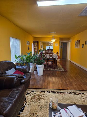 415 E 18th Street, Bakersfield, CA 93305