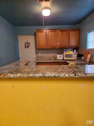 415 E 18th Street, Bakersfield, CA 93305