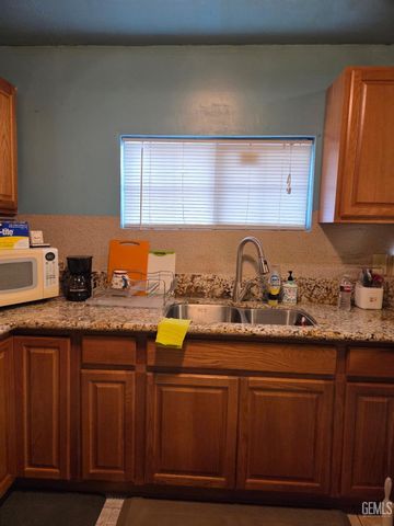 415 E 18th Street, Bakersfield, CA 93305