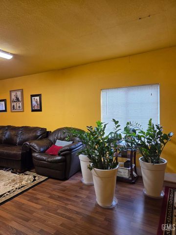 415 E 18th Street, Bakersfield, CA 93305