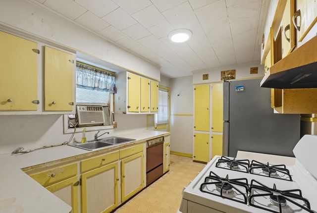 1825 7th St, Lake Charles, LA 70601