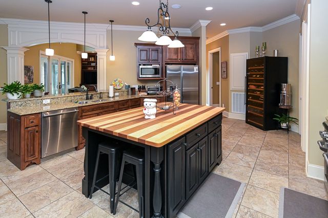 205 Nature Ridge Rd, Tullahoma, TN 37388