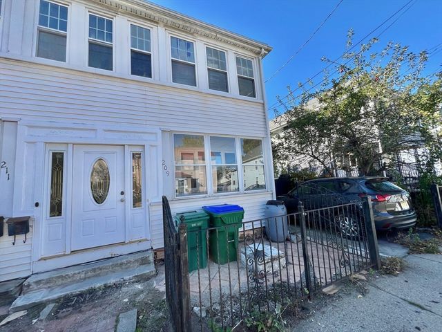 209 Riverside Ave 209, Medford, MA 02155