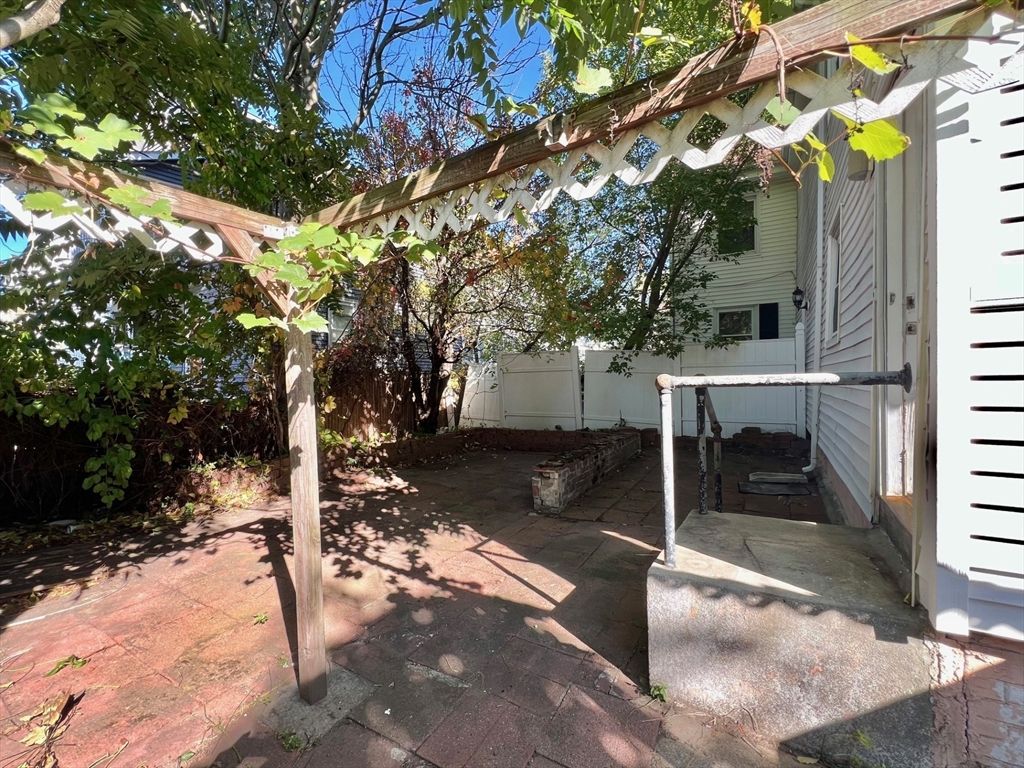 209 Riverside Ave 209, Medford, MA 02155
