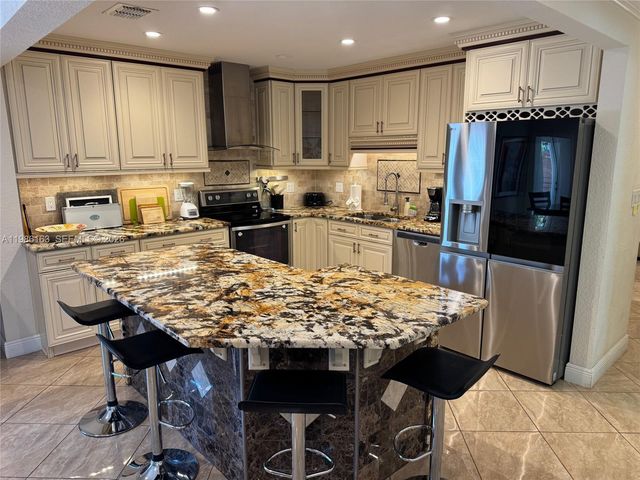 2355 SE 7th St, Pompano Beach, FL 33062