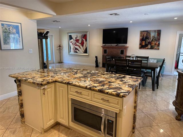 2355 SE 7th St, Pompano Beach, FL 33062