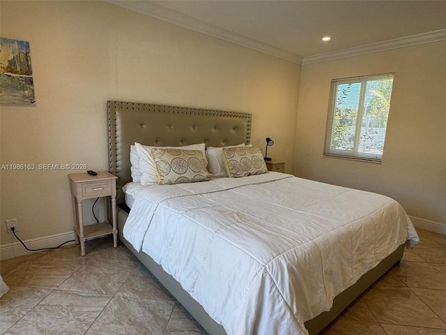 2355 SE 7th St, Pompano Beach, FL 33062