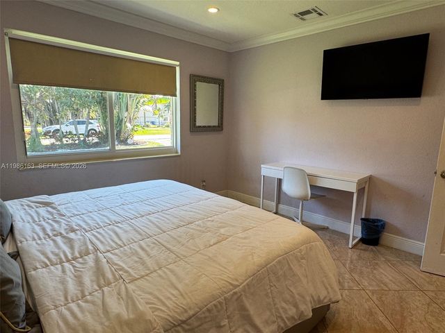 2355 SE 7th St, Pompano Beach, FL 33062