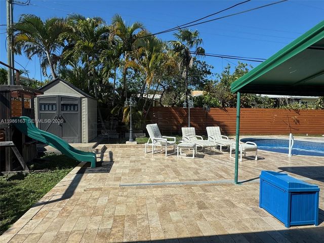 2355 SE 7th St, Pompano Beach, FL 33062