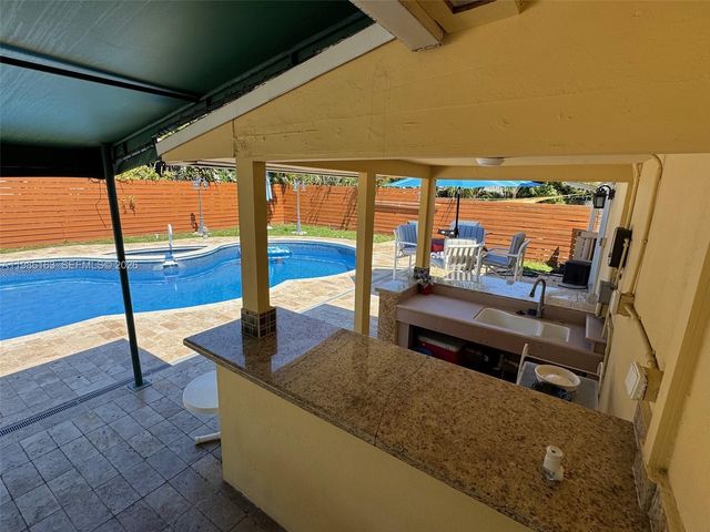 2355 SE 7th St, Pompano Beach, FL 33062