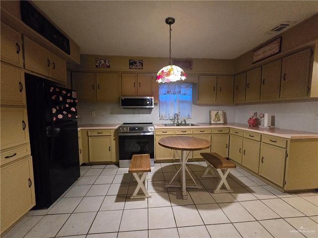 5456 E Juarez Boulevard, Rio Grande City, TX 78582