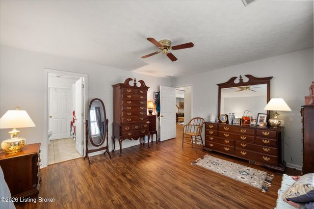 8405 Fox Pointe Pl, Lyndon, KY 40242