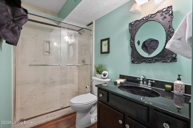 8405 Fox Pointe Pl, Lyndon, KY 40242