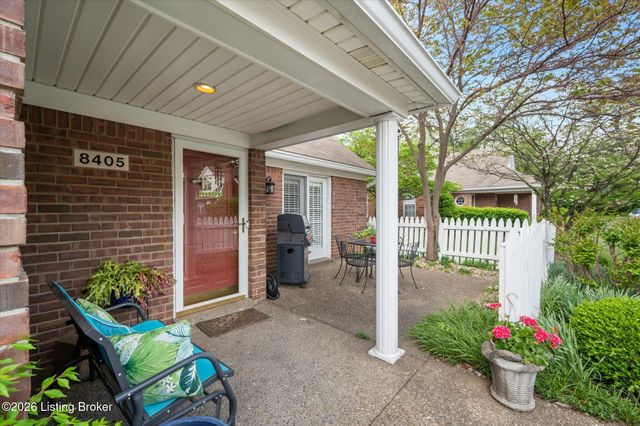 8405 Fox Pointe Pl, Lyndon, KY 40242