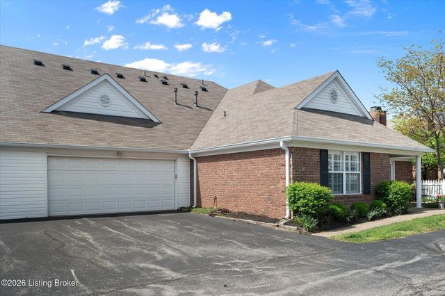 8405 Fox Pointe Pl, Lyndon, KY 40242