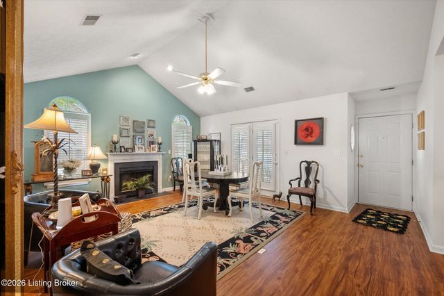8405 Fox Pointe Pl, Lyndon, KY 40242