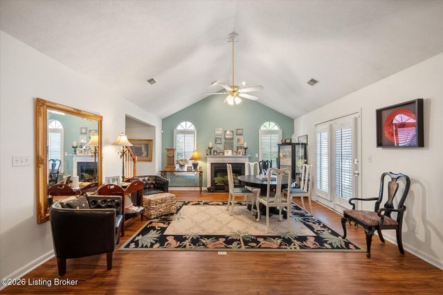 8405 Fox Pointe Pl, Lyndon, KY 40242